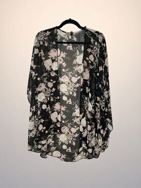 101- Interi Black Floral Chiffon Open Front Kimono Cardigan One Size-